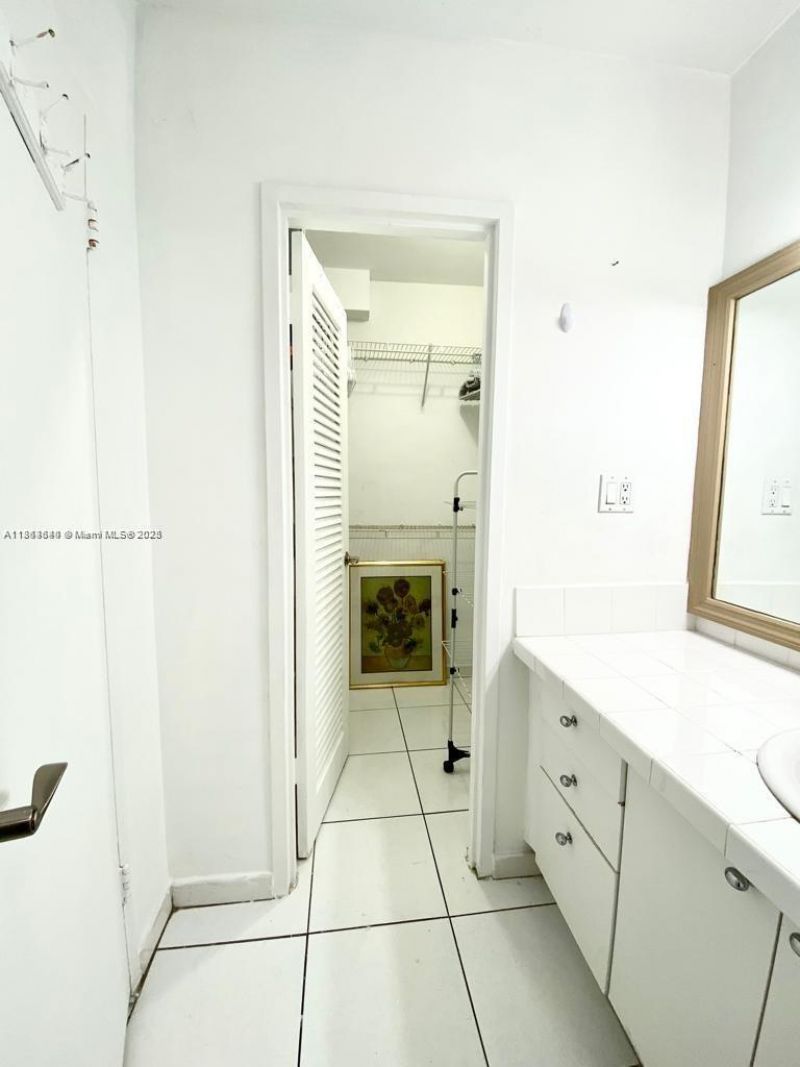 100 Lincoln Rd, Unit 437, Miami Beach, FL 33139 Photo