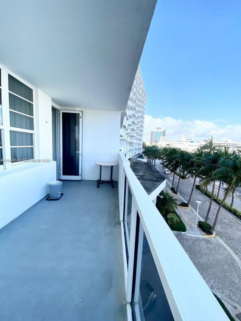 100 Lincoln Rd, Unit 437, Miami Beach, FL 33139 Photo