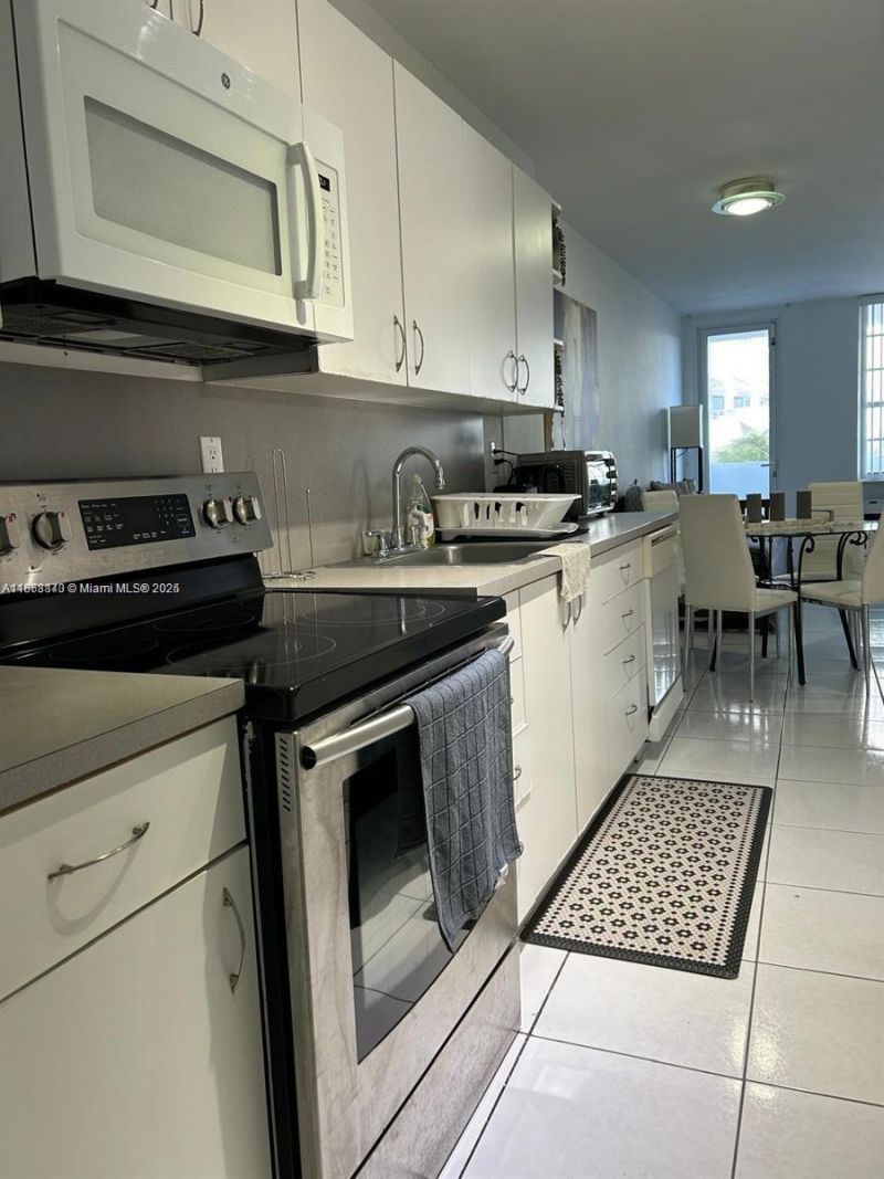 100 Lincoln Rd, Unit 437, Miami Beach, FL 33139 Photo