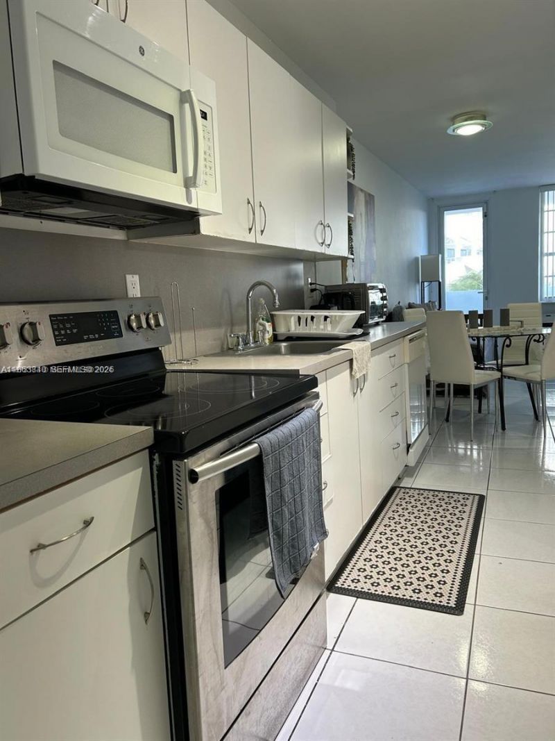 100 Lincoln Rd, Unit 437, Miami Beach, FL 33139 Photo