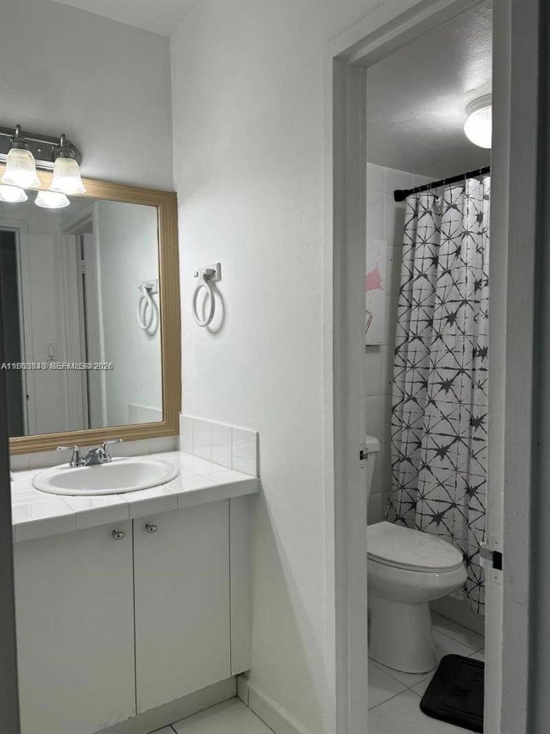 100 Lincoln Rd, Unit 437, Miami Beach, FL 33139 Photo