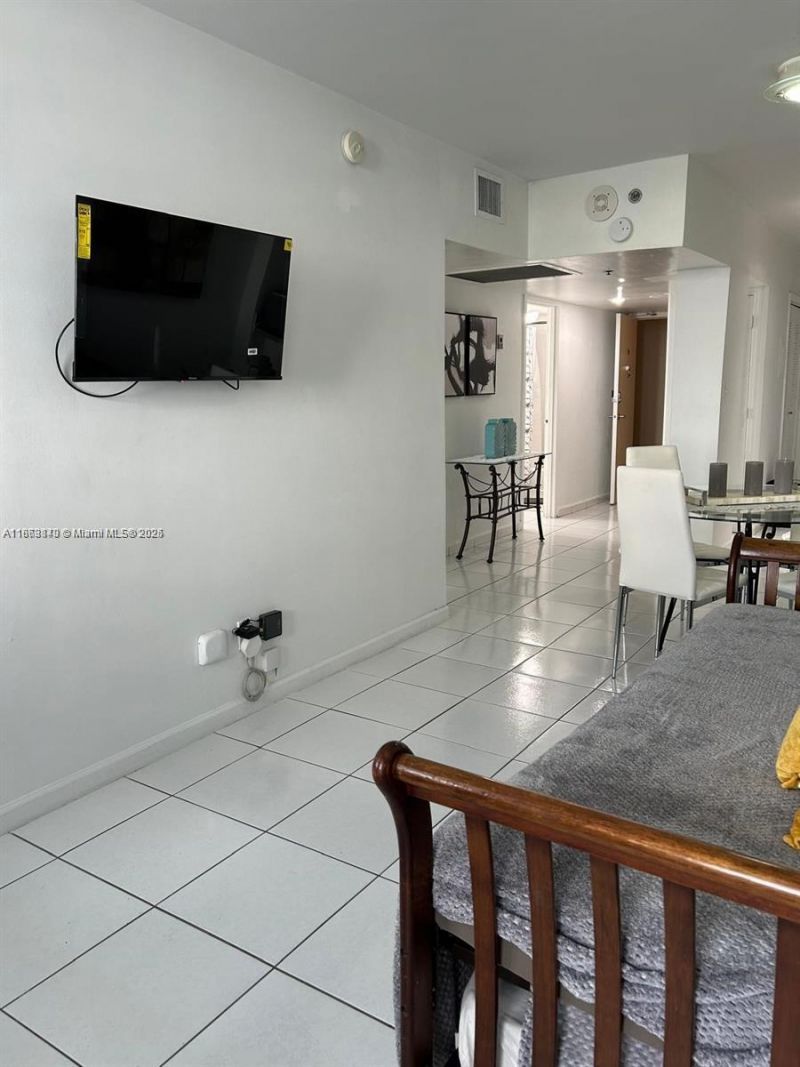 100 Lincoln Rd, Unit 437, Miami Beach, FL 33139 Photo