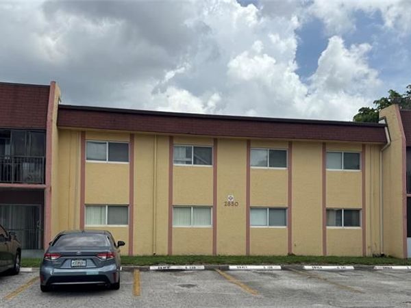 2850 NW 55th Avenue, Unit 2D, Lauderhill, FL 33313