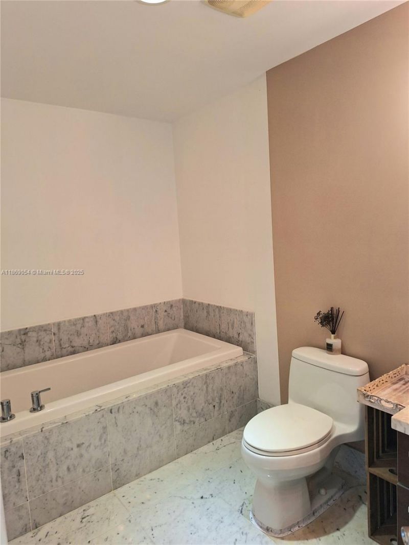 253 NE 2nd St, Unit 2606, Miami, FL 33132 Photo