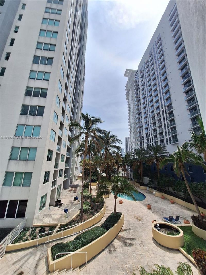 253 NE 2nd St, Unit 2606, Miami, FL 33132 Photo