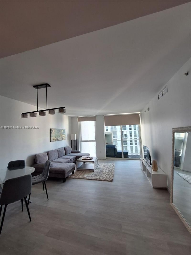 253 NE 2nd St, Unit 2606, Miami, FL 33132 Photo