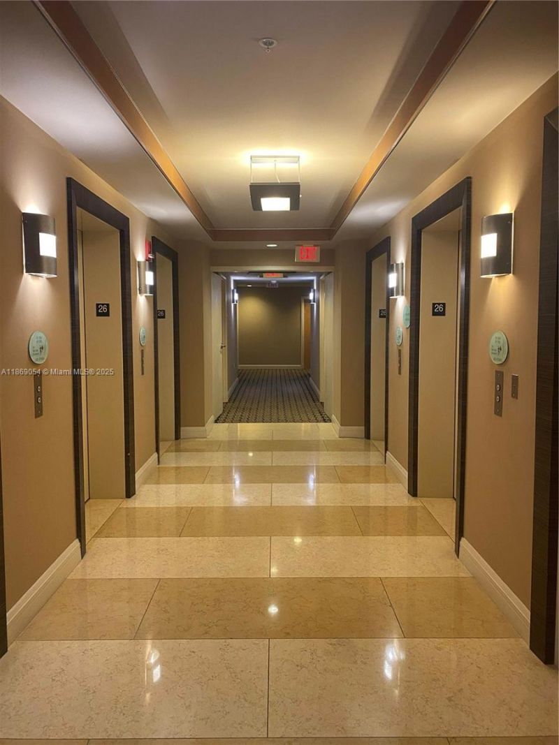 253 NE 2nd St, Unit 2606, Miami, FL 33132 Photo