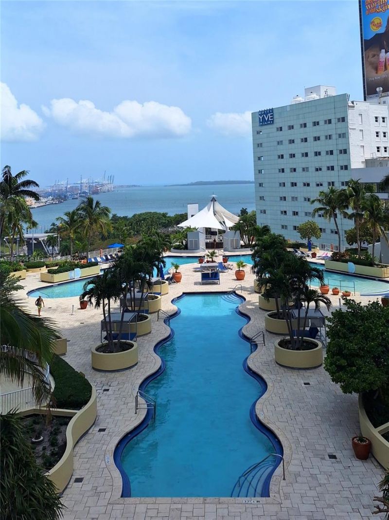 253 NE 2nd St, Unit 2606, Miami, FL 33132 Photo