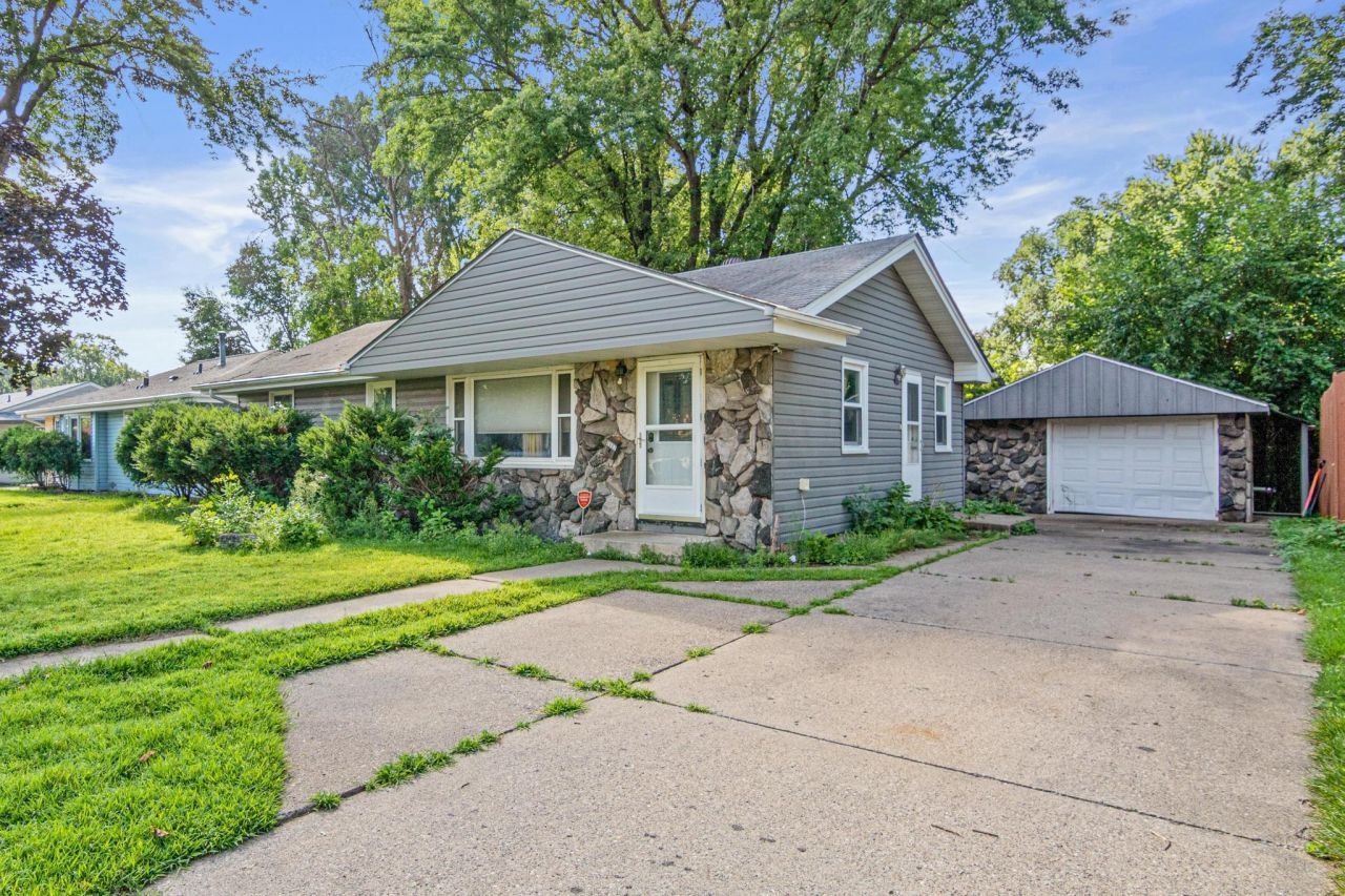 6607 46th Place N, Crystal, MN 55428 Main Photo