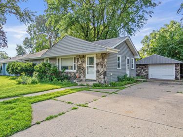 6607 46th Place N, Crystal, MN 55428