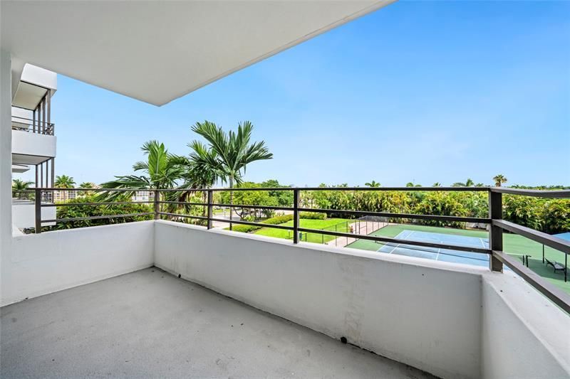 600 Three Islands Boulevard, Unit 301, Hallandale Beach, FL 33009 Photo