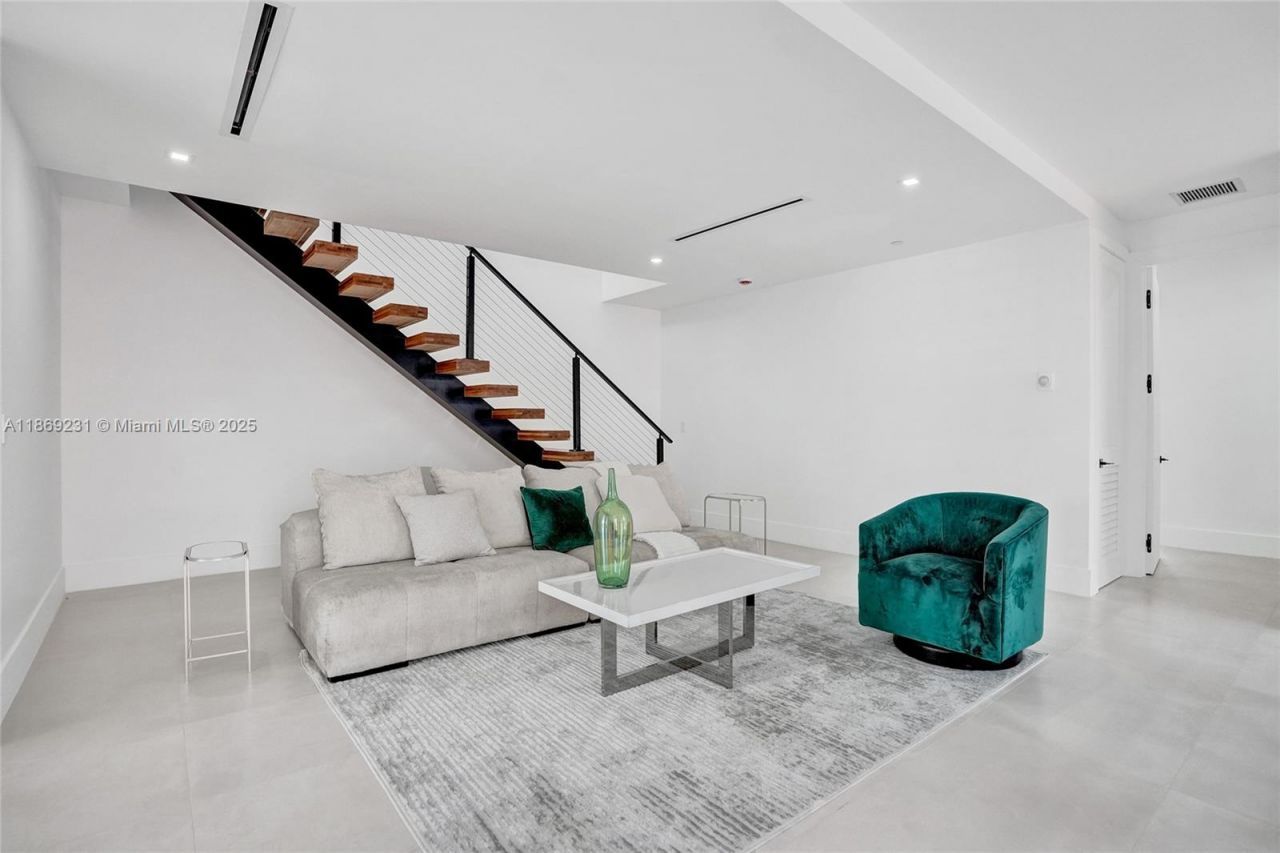 1825 NE 26th Ave, Unit C, Fort Lauderdale, FL 33305 Photo