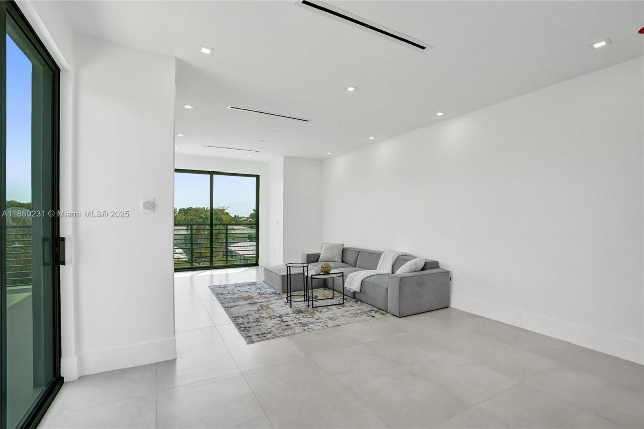 1825 NE 26th Ave, Unit C, Fort Lauderdale, FL 33305 Photo