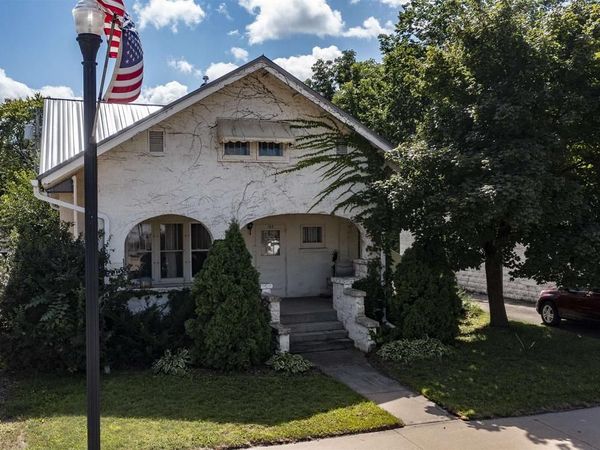 103 W MAIN STREET, Weyauwega, WI 54983