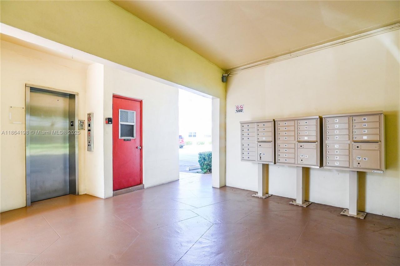 4441 NW 16th St, Unit J301, Lauderhill, FL 33313 Photo