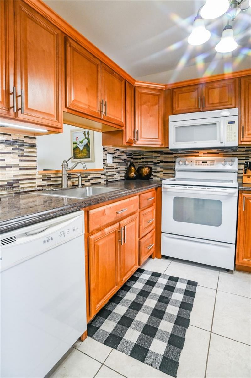 4441 NW 16th St, Unit J301, Lauderhill, FL 33313 Photo