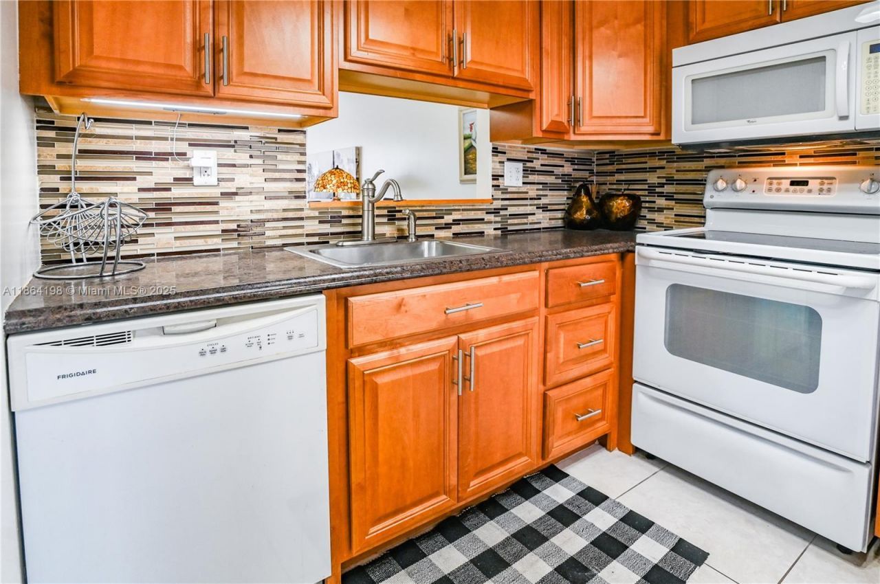 4441 NW 16th St, Unit J301, Lauderhill, FL 33313 Photo