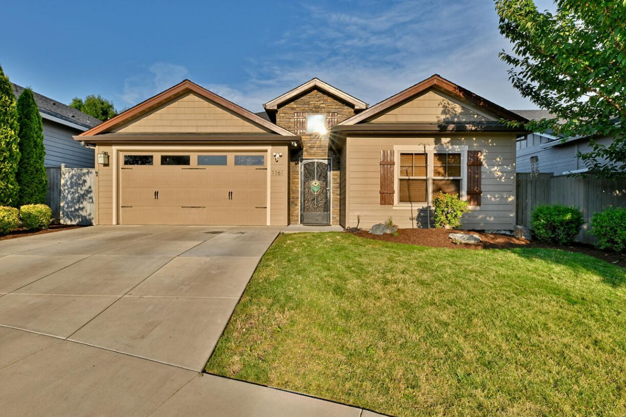 1161 Banyan Lane, Medford, OR 97504 Main Photo