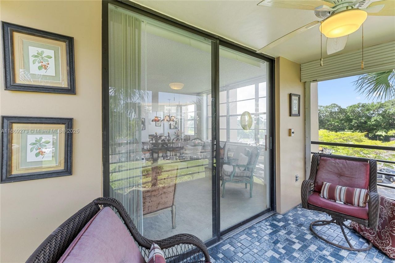 1000 Saint Charles Pl, Unit 319, Pembroke Pines, FL 33026 Photo