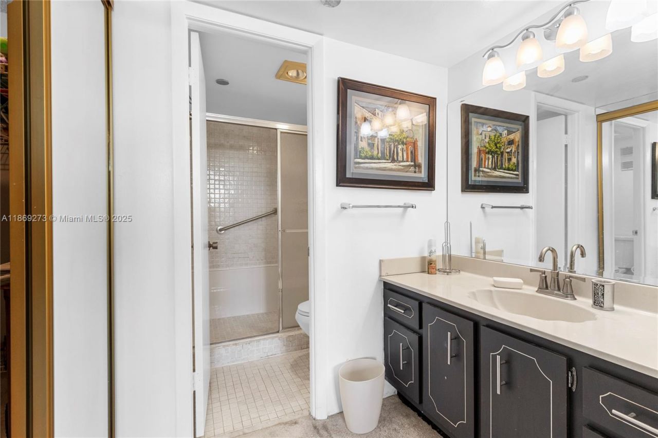 1000 Saint Charles Pl, Unit 319, Pembroke Pines, FL 33026 Photo