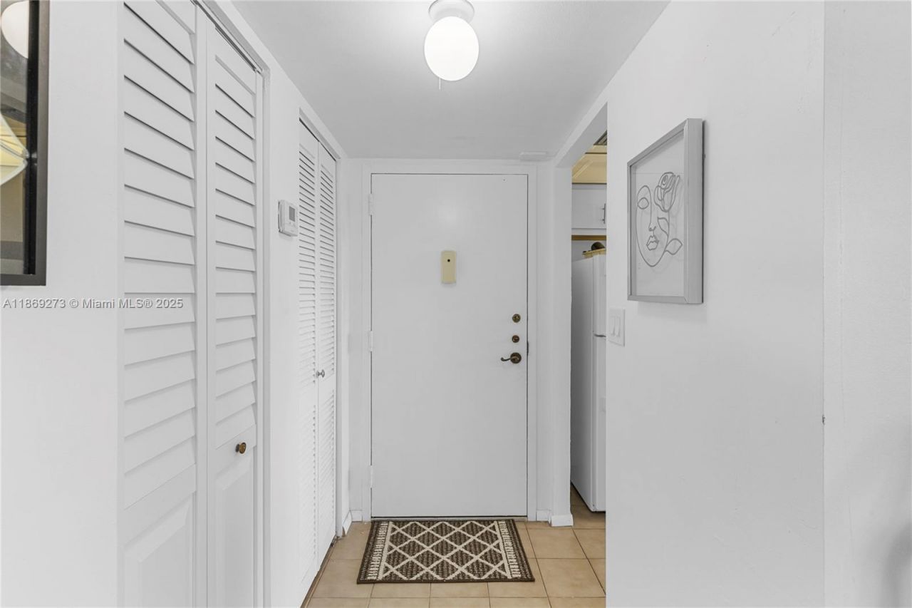 1000 Saint Charles Pl, Unit 319, Pembroke Pines, FL 33026 Photo