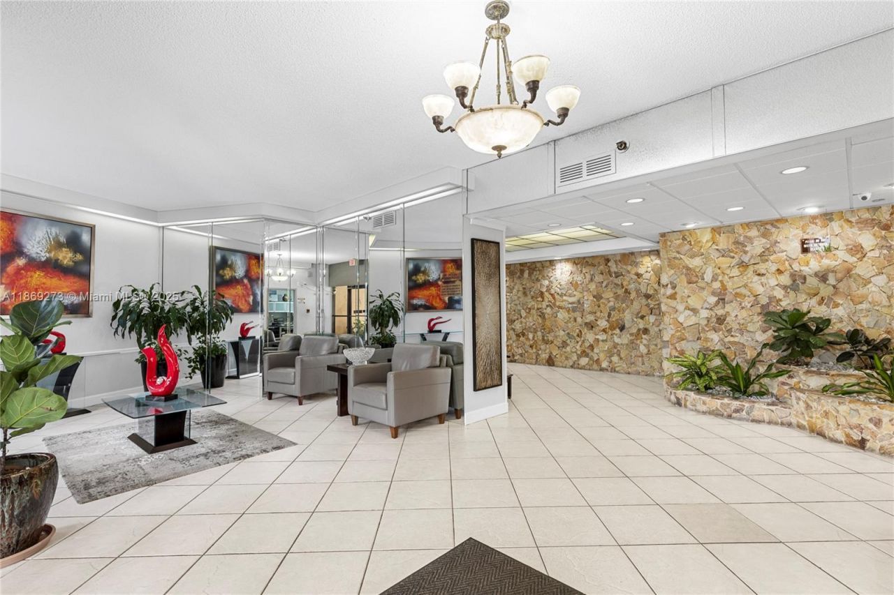 1000 Saint Charles Pl, Unit 319, Pembroke Pines, FL 33026 Photo