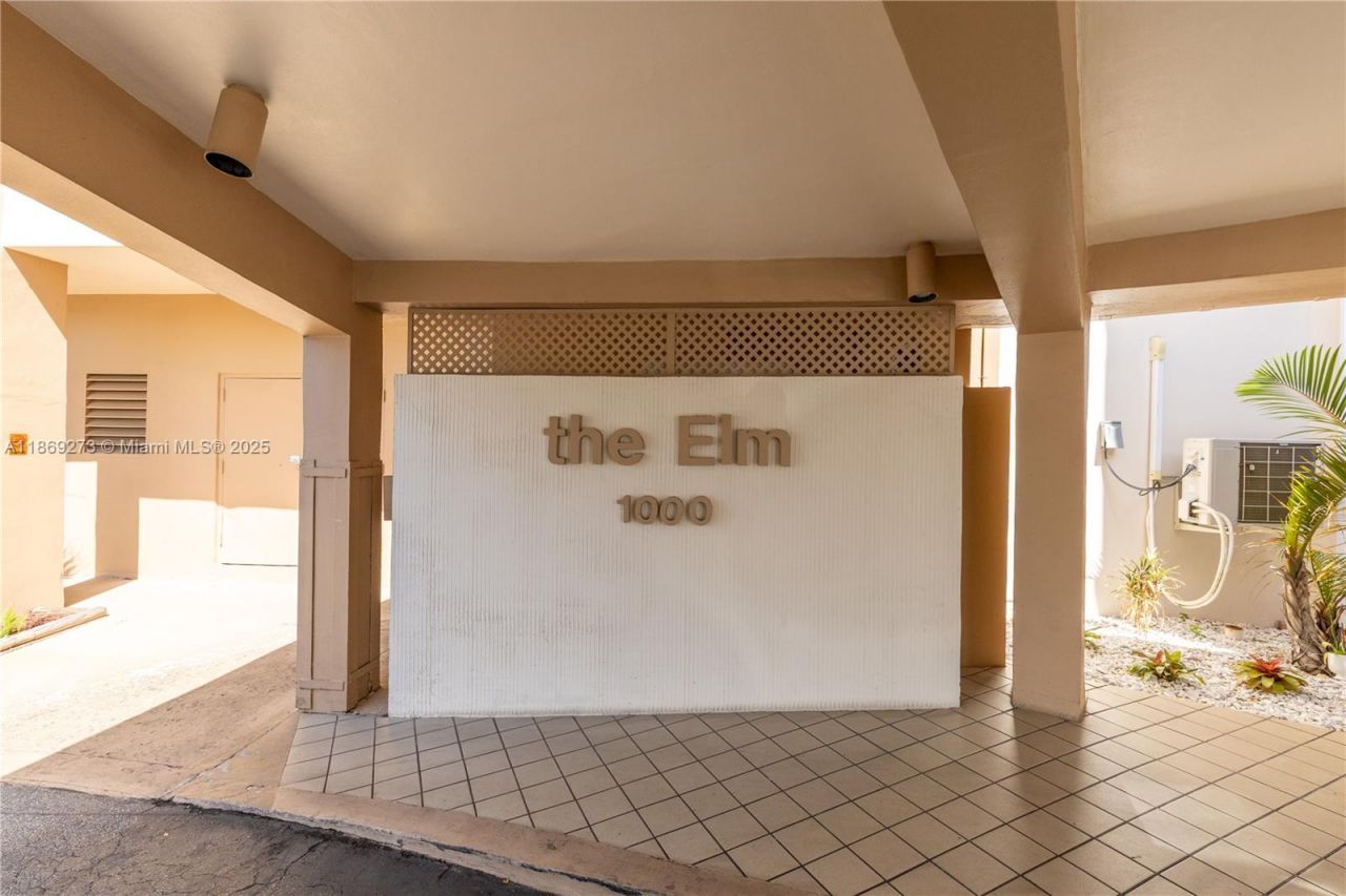 1000 Saint Charles Pl, Unit 319, Pembroke Pines, FL 33026 Photo