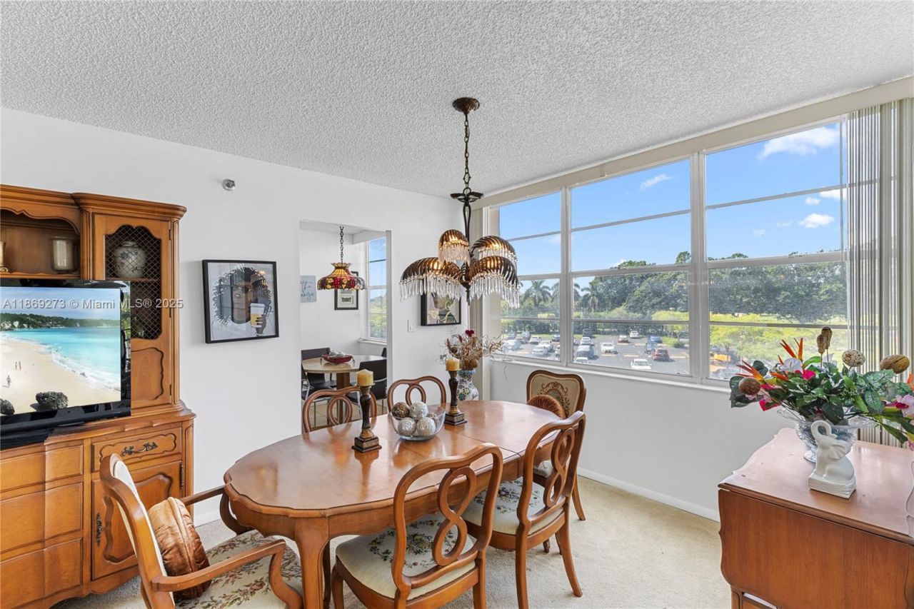 1000 Saint Charles Pl, Unit 319, Pembroke Pines, FL 33026 Photo