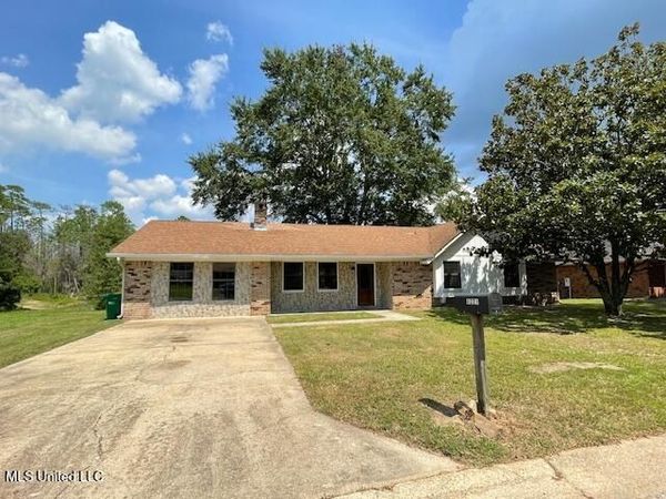 6221 Moreton Place, Ocean Springs, MS 39564