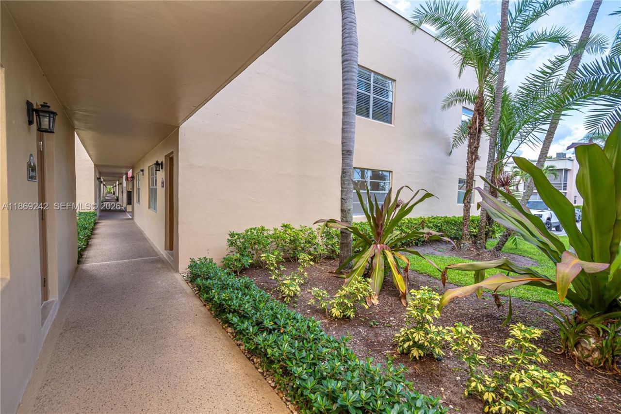 402 Capri I, Unit 402, Delray Beach, FL 33484 Photo