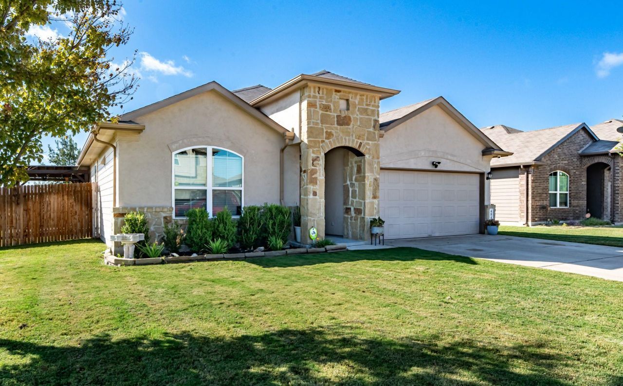 484 Copper Hill Dr, New Braunfels, TX 78130 Main Photo