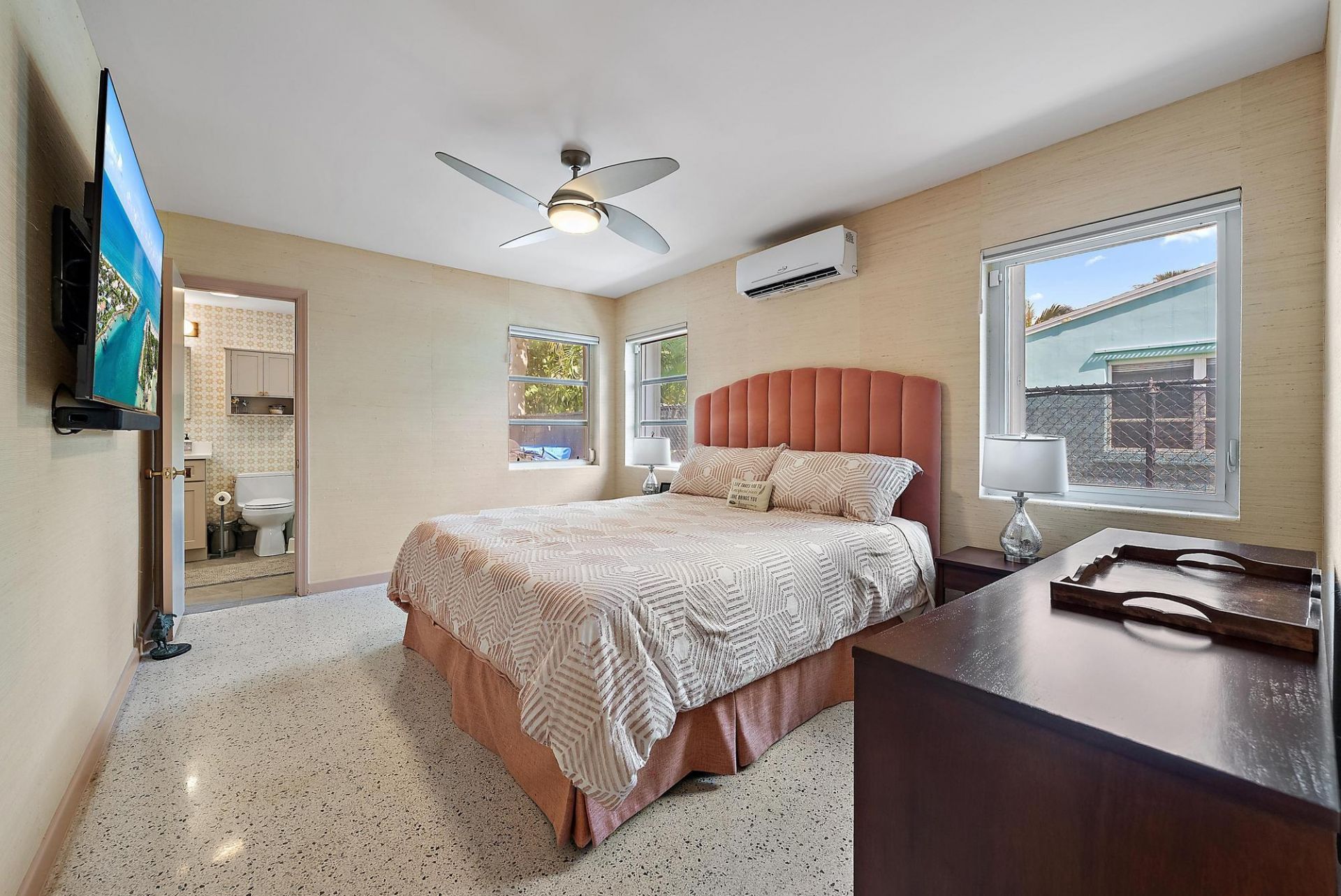 631 S Palmway, Lake Worth Beach, FL 33460 Photo