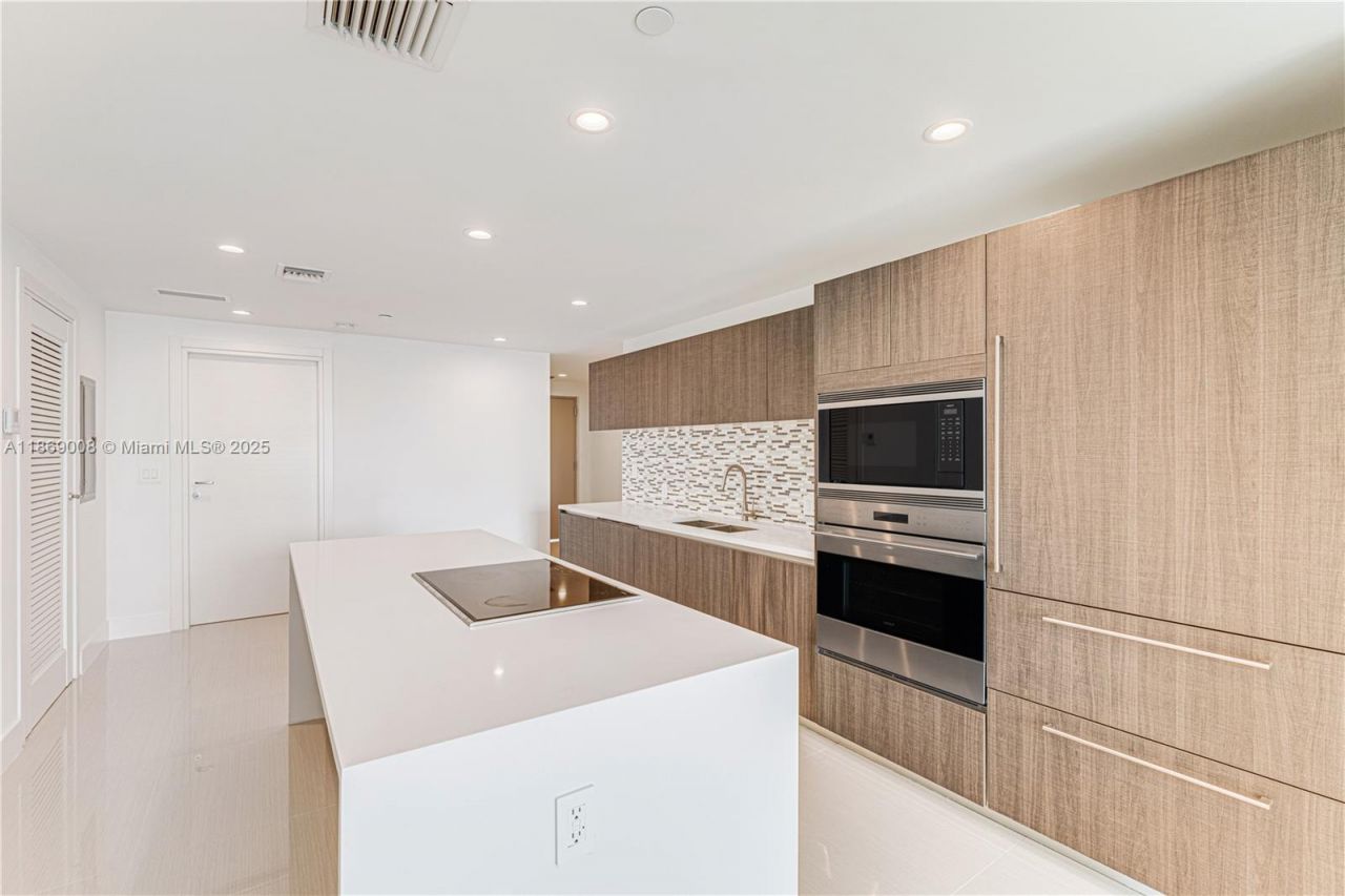 1150 102nd St, Unit 703, Bay Harbor Islands, FL 33154 Photo