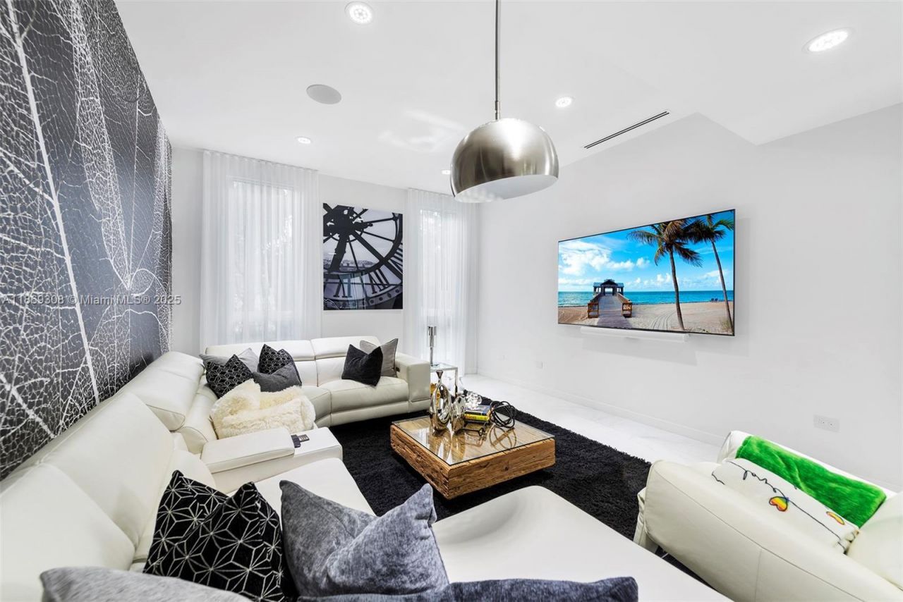 7450 SW 102nd St, Pinecrest, FL 33156 Photo