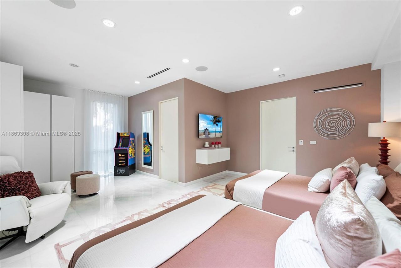 7450 SW 102nd St, Pinecrest, FL 33156 Photo