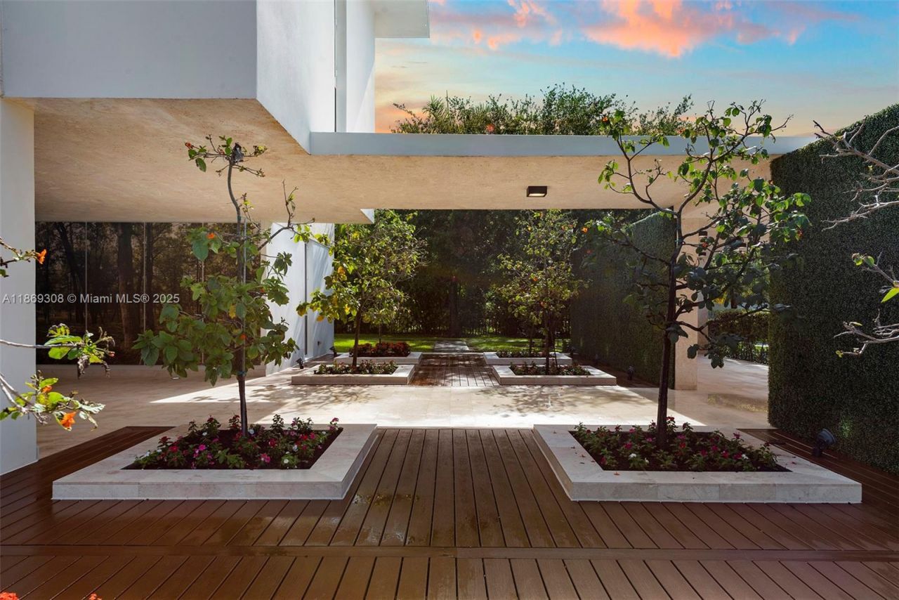 7450 SW 102nd St, Pinecrest, FL 33156 Photo