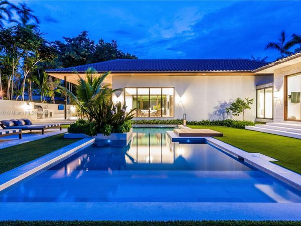 864 NE 84th St, Miami, FL 33138