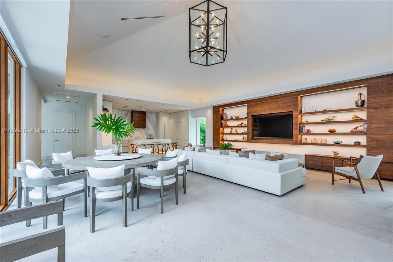 864 NE 84th St, Miami, FL 33138 Photo