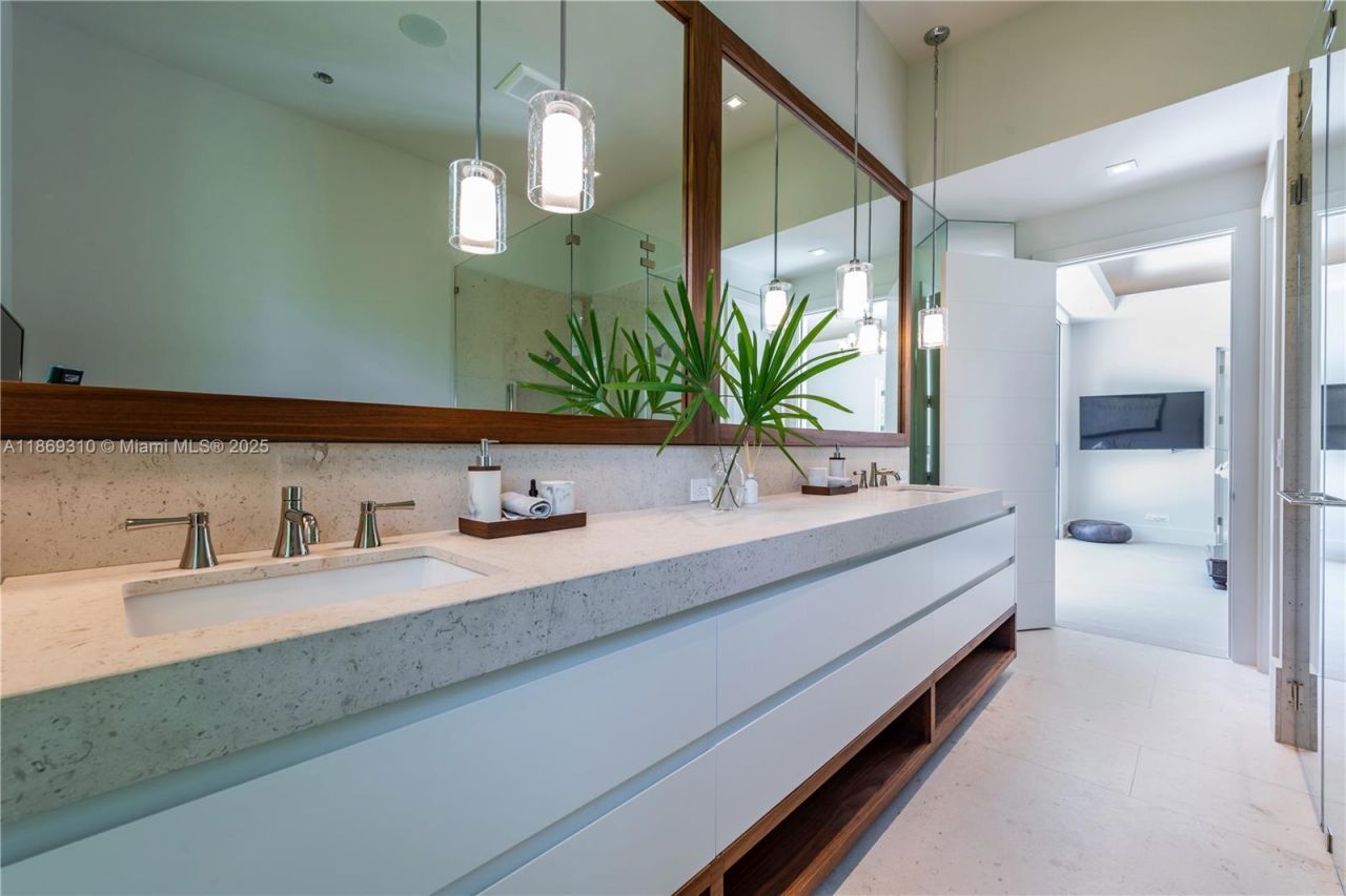 864 NE 84th St, Miami, FL 33138 Photo