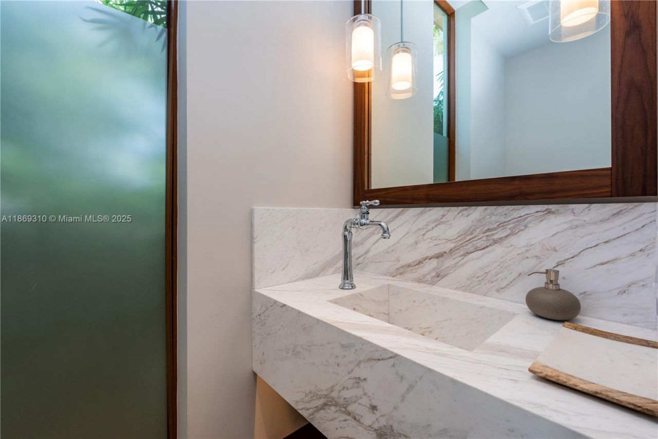 864 NE 84th St, Miami, FL 33138 Photo