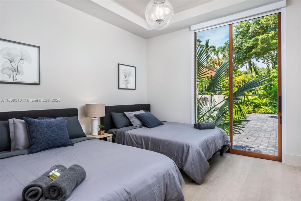 864 NE 84th St, Miami, FL 33138 Photo