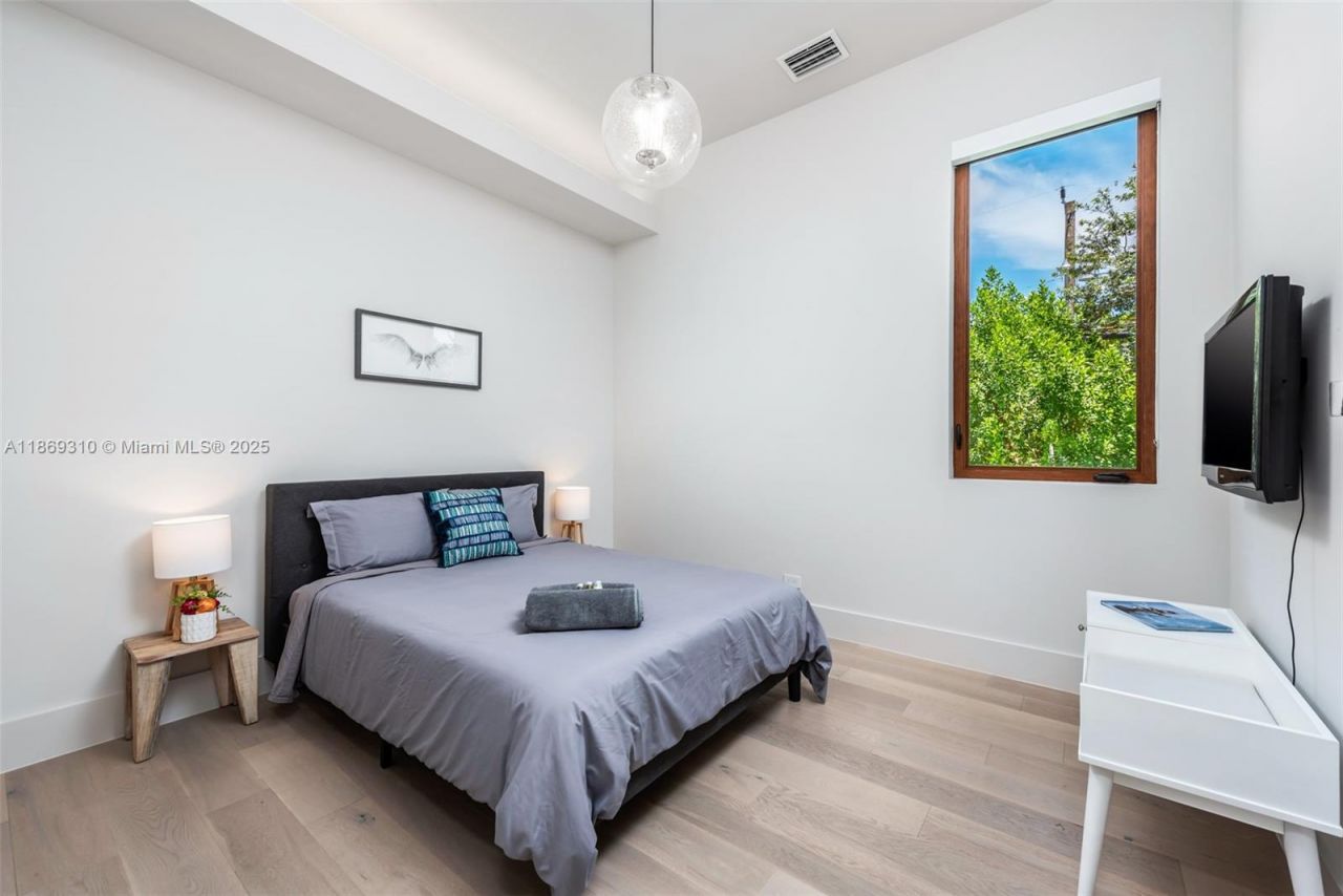864 NE 84th St, Miami, FL 33138 Photo