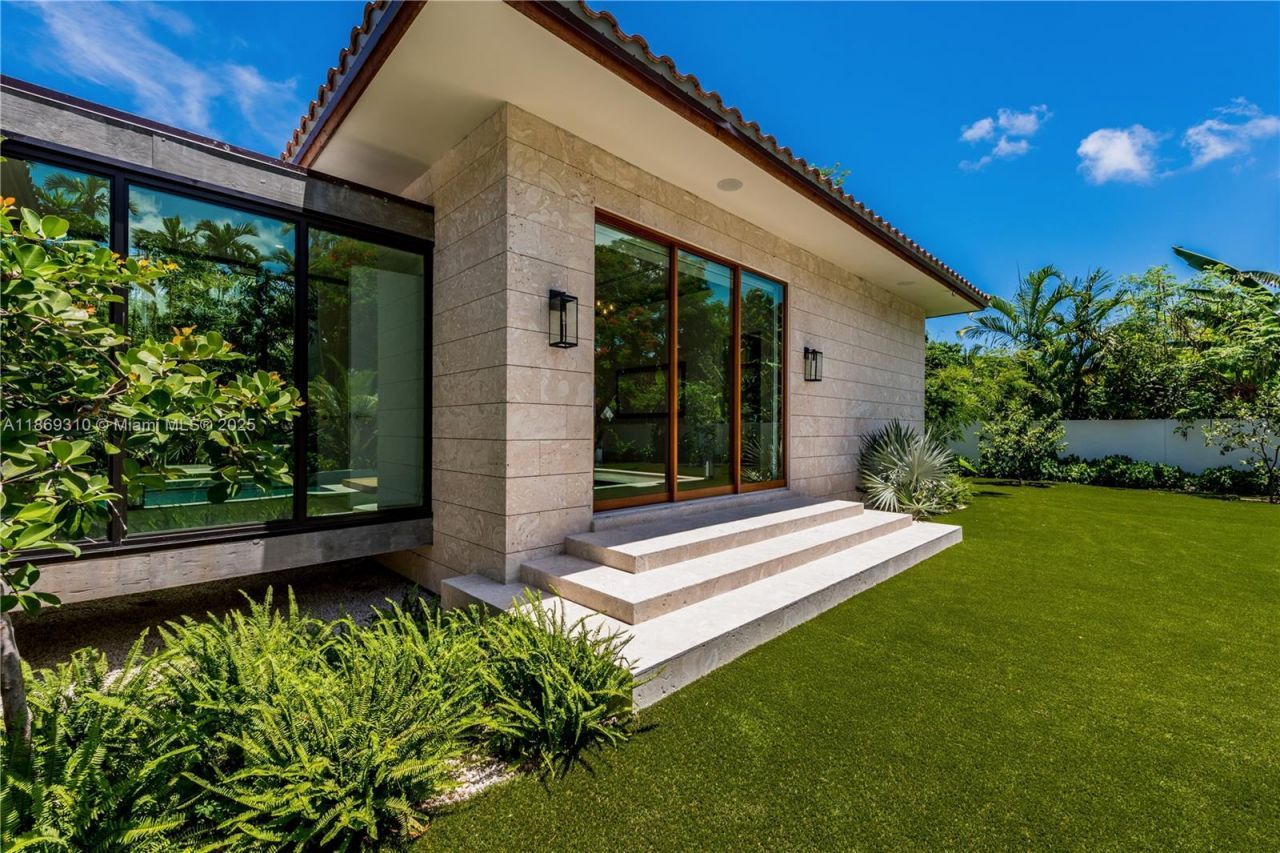 864 NE 84th St, Miami, FL 33138 Photo