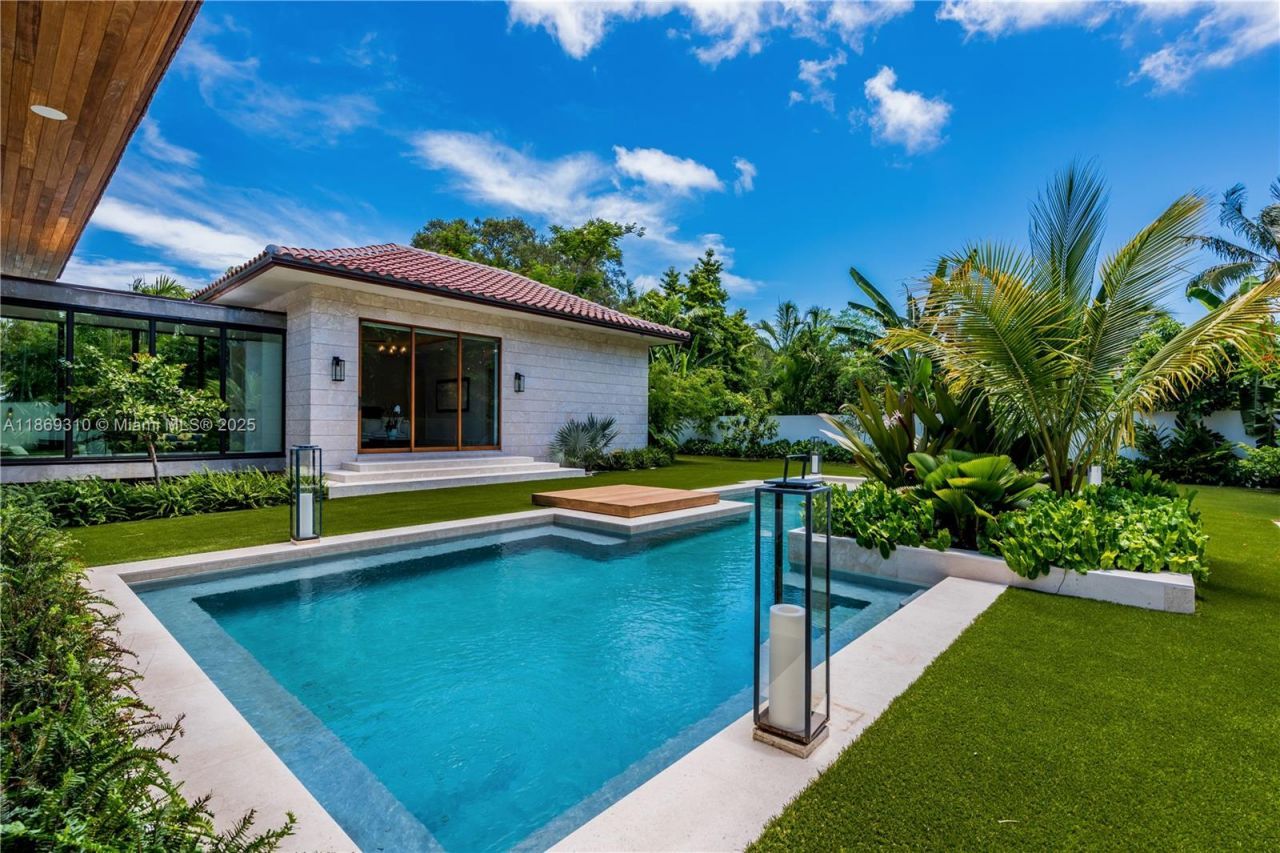 864 NE 84th St, Miami, FL 33138 Photo