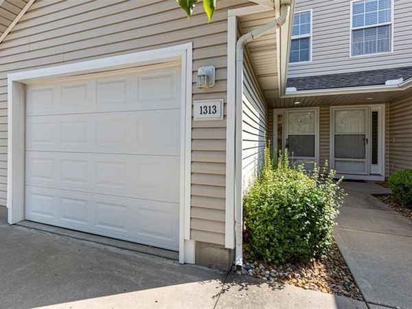 1313 SE Broadway Circle, Lee's Summit, MO 64081