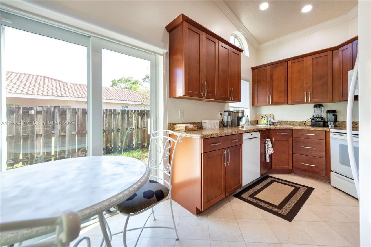 1426 Seagrape Cir, Weston, FL 33326 Photo