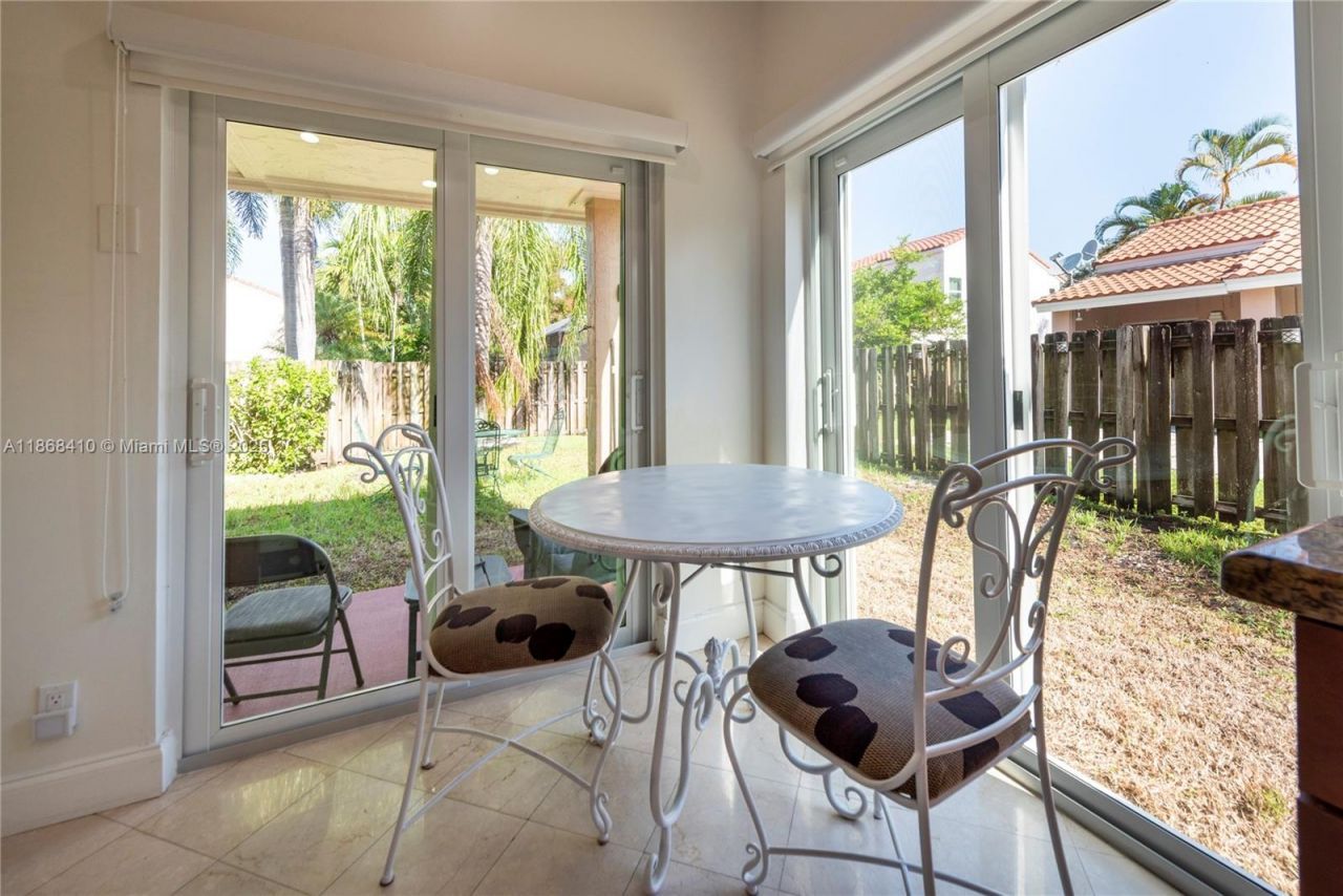 1426 Seagrape Cir, Weston, FL 33326 Photo