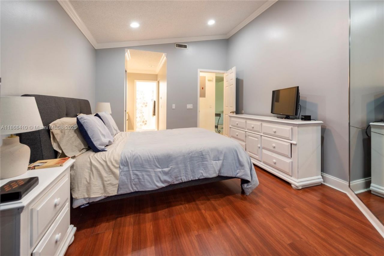 1426 Seagrape Cir, Weston, FL 33326 Photo