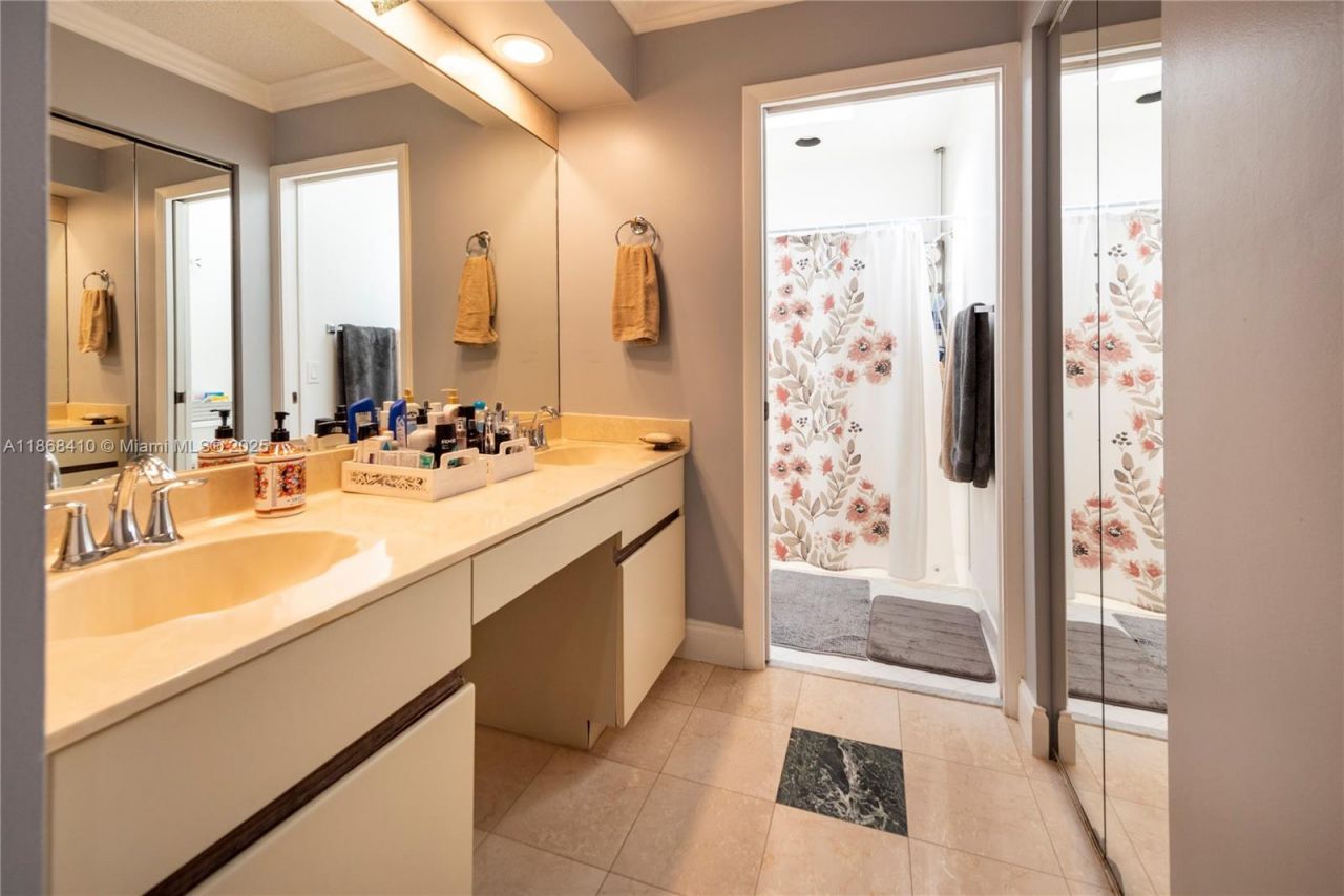 1426 Seagrape Cir, Weston, FL 33326 Photo