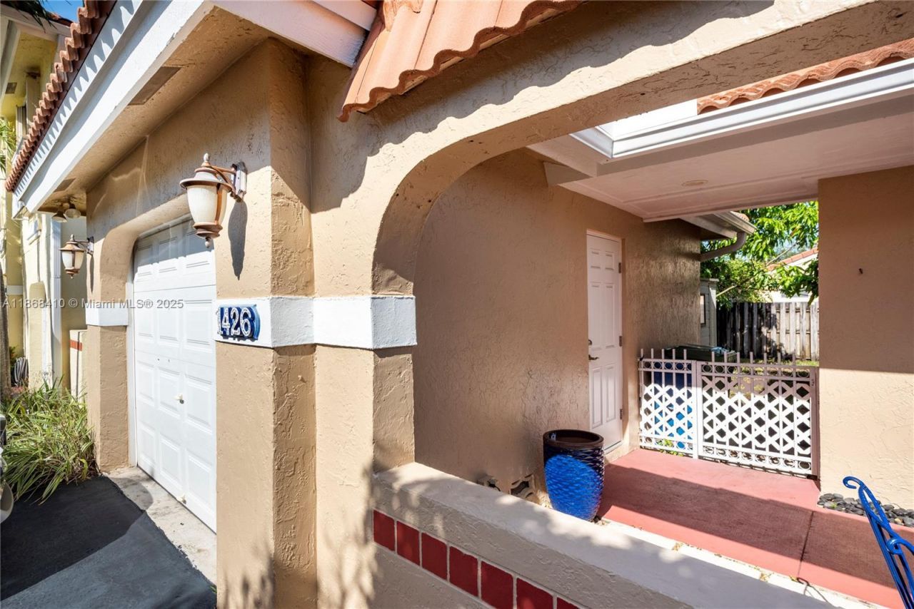 1426 Seagrape Cir, Weston, FL 33326 Photo